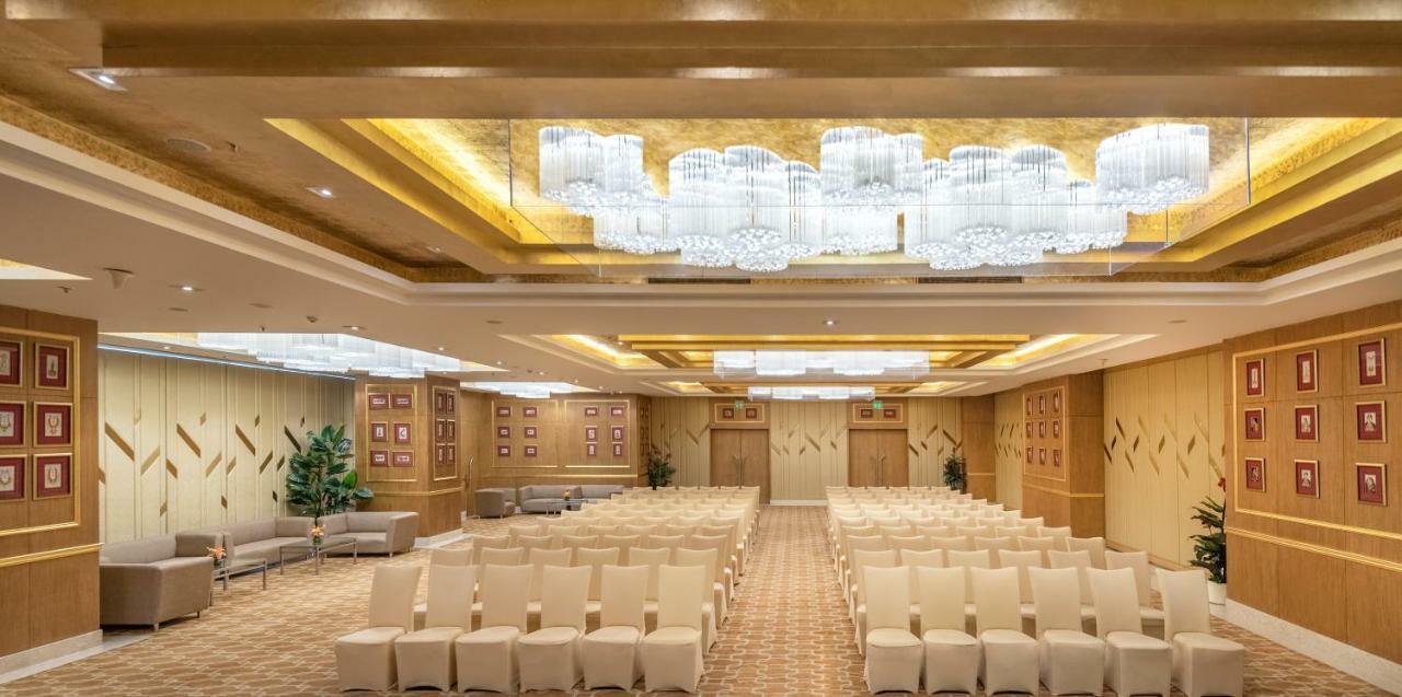 เรดิสัน โฮเต็ล คุรุคราม สุห์นาโร้ด ซิตี้เซ็นเตอร์ Hotel คูร์เคาน์ ภายนอก รูปภาพ